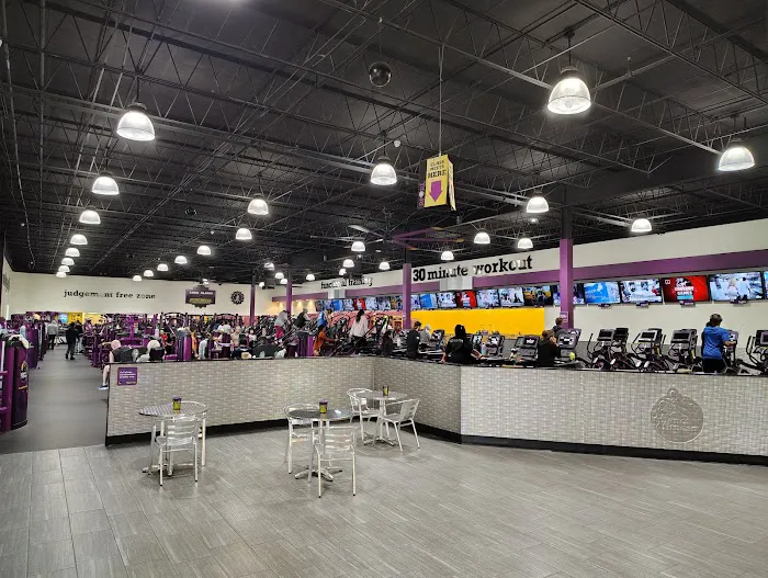 Planet Fitness Picture 10