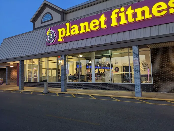 Planet Fitness Picture 9