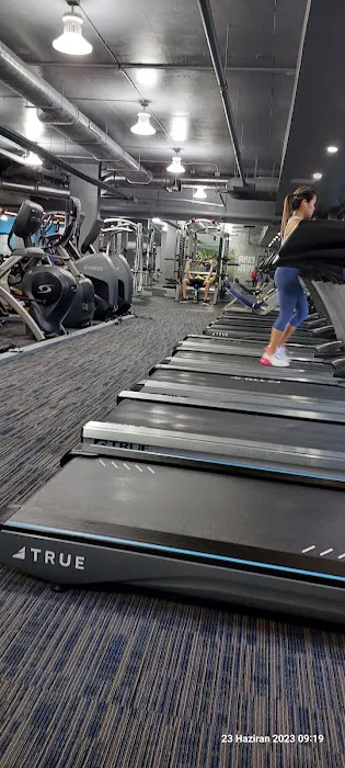 Crystal Towers Sport Center Picture 4