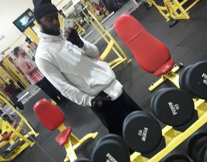 Retro Fitness Picture 7