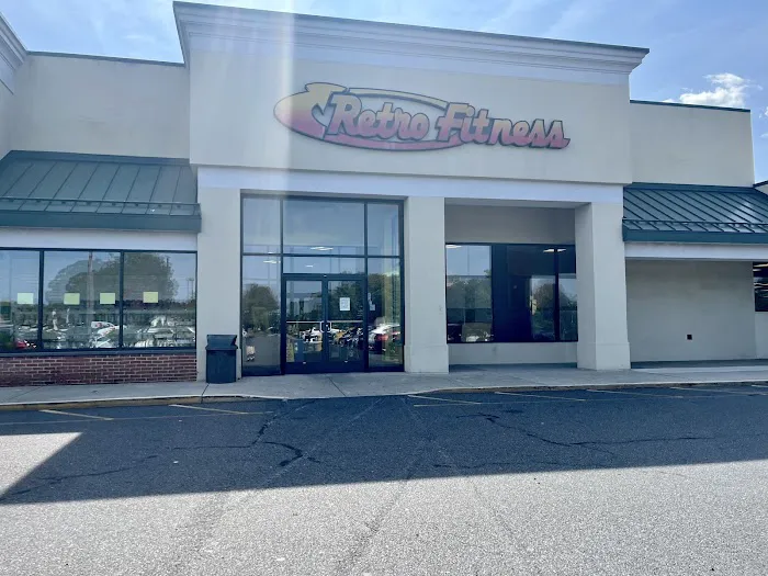 Retro Fitness Picture 10