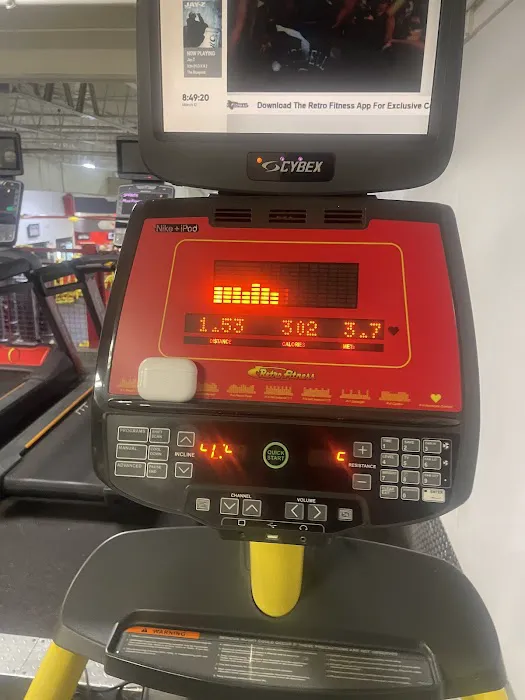 Retro Fitness Picture 4