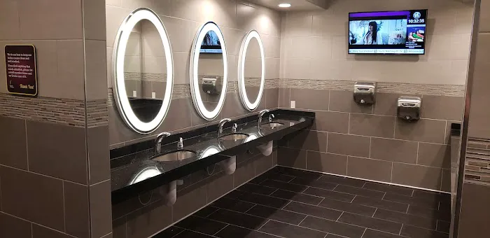 Planet Fitness Picture 8