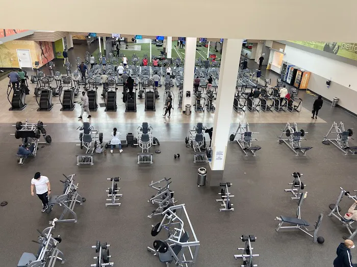 LA Fitness Picture 7