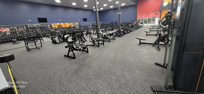 Crunch Fitness - Avon Picture 5