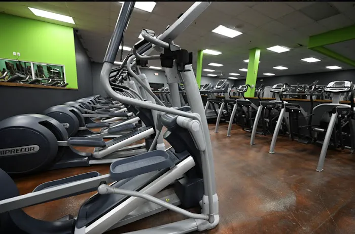 ONYX GYMS 24/7 Twinsburg Picture 5