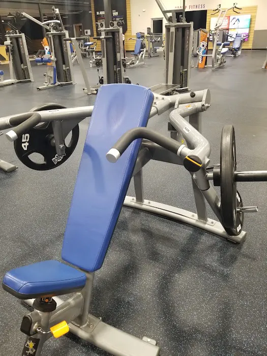 Crunch Fitness - Outer Loop Picture 9