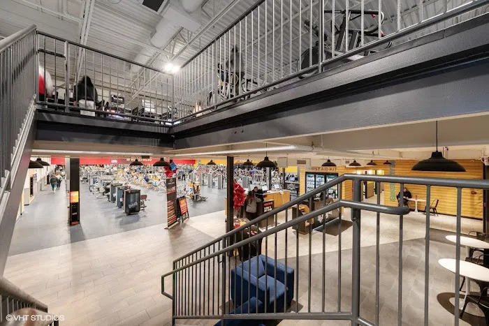 Crunch Fitness - Outer Loop Picture 7