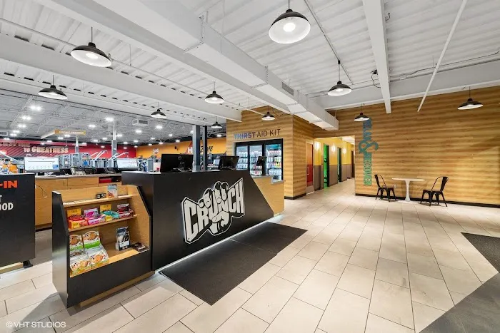 Crunch Fitness - Outer Loop Picture 5