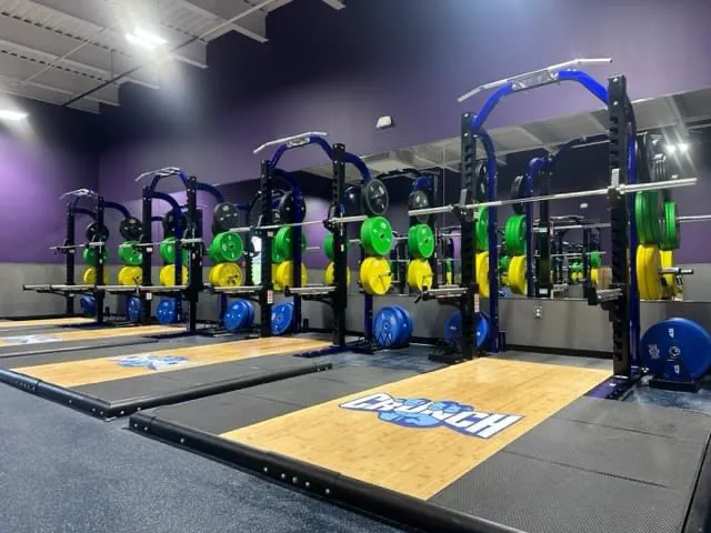 Crunch Fitness - Outer Loop Picture 4