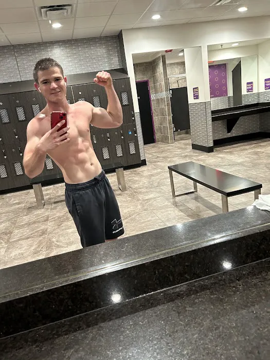 Planet Fitness Picture 10