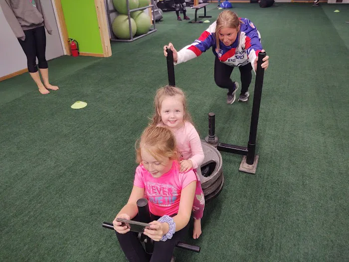 Edge Fitness and Training Headquarters Picture 2