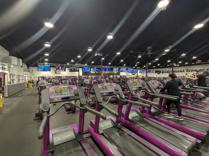 Planet Fitness Picture 9