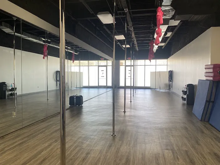 Ecole de Pole Akron Picture 1