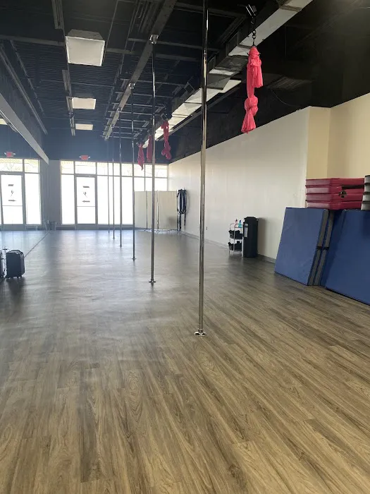 Ecole de Pole Akron Picture 2