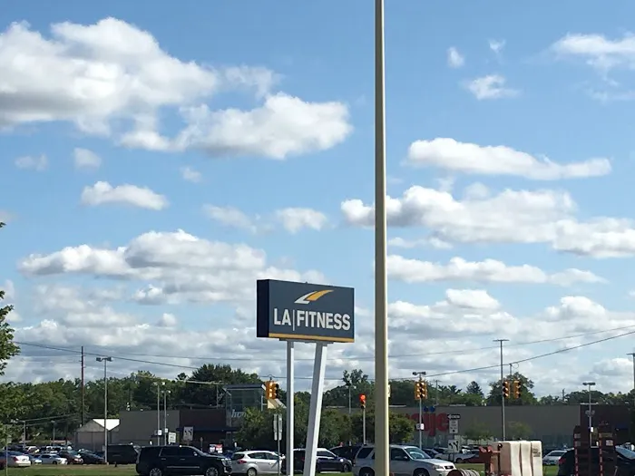 LA Fitness Picture 9