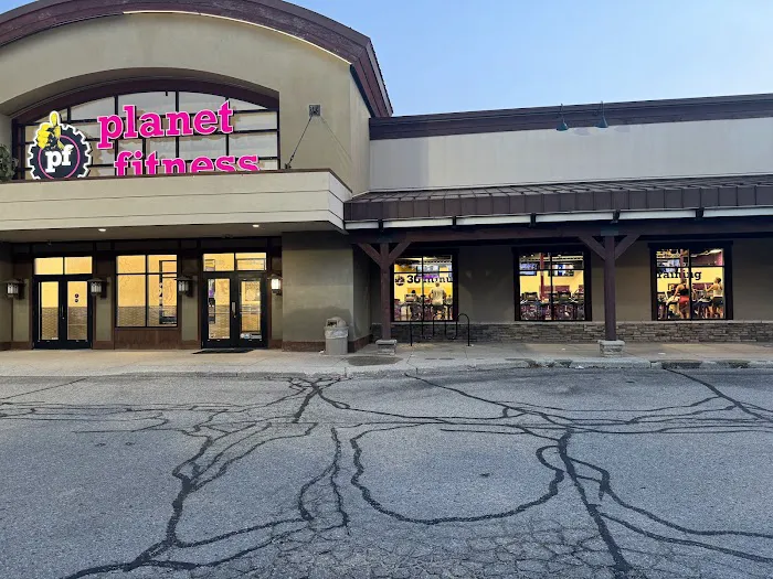 Planet Fitness Picture 10