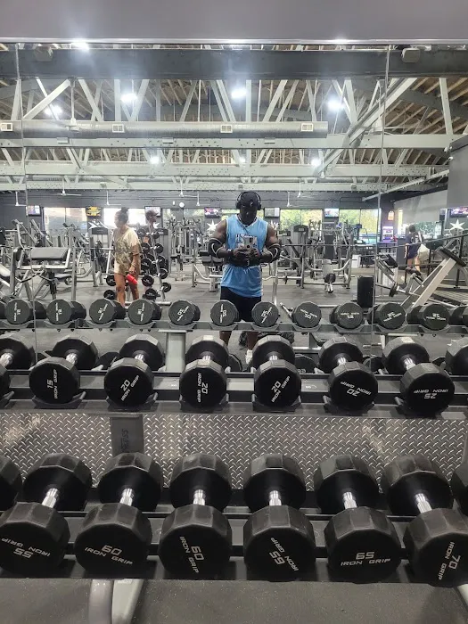 Planet Fitness Picture 7