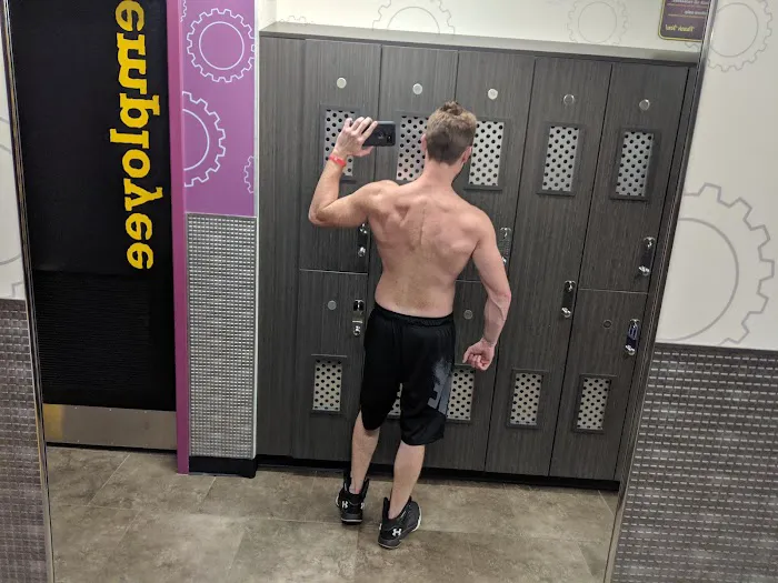 Planet Fitness 1st St Picture 3