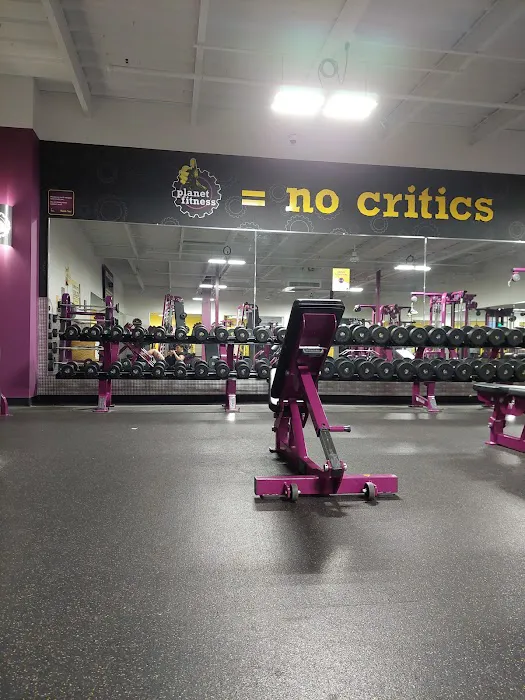 Planet Fitness 1st St Picture 7