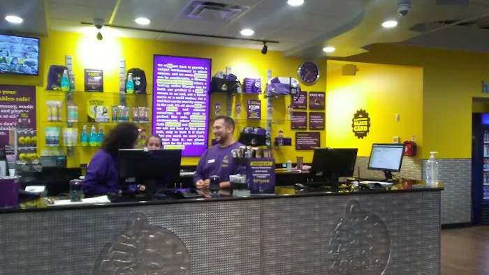 Planet Fitness 1st St Picture 9