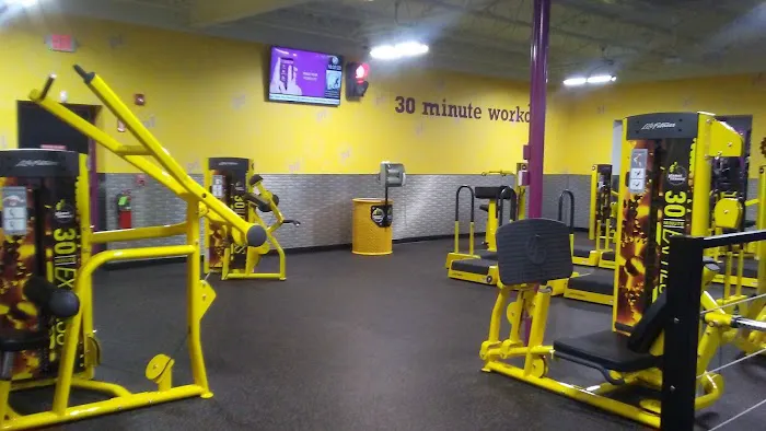 Planet Fitness 1st St Picture 5