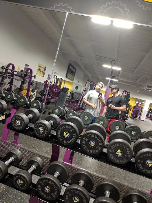 Planet Fitness 1st St Picture 2