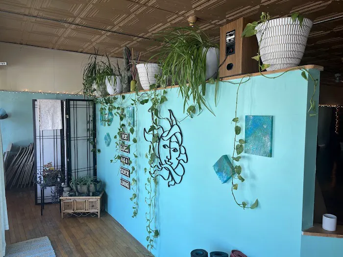 Li'l Yoga Shop Picture 3