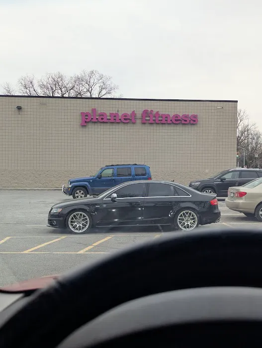 Planet Fitness Picture 7