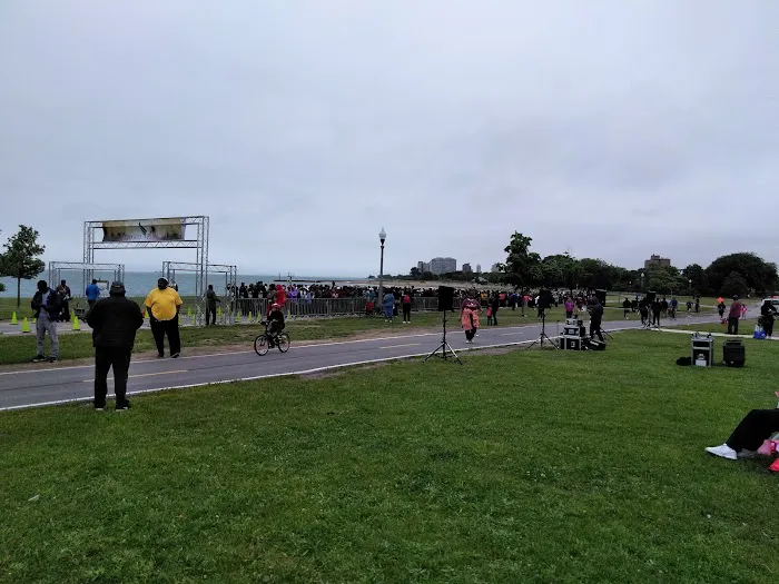 Burnham Park Outdoor Fitness Station Picture 3