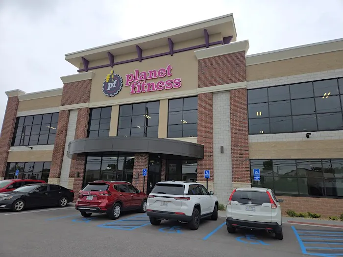 Planet Fitness Picture 8