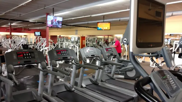 Club Fitness Picture 5