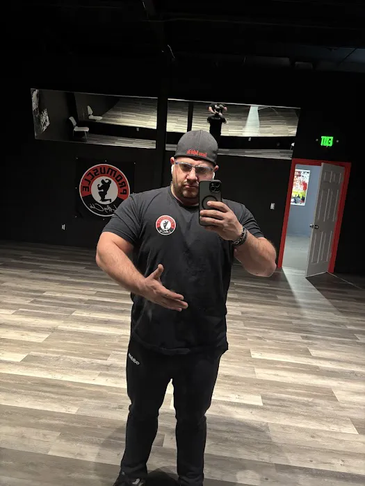 ProMuscle Lifting Club Picture 7