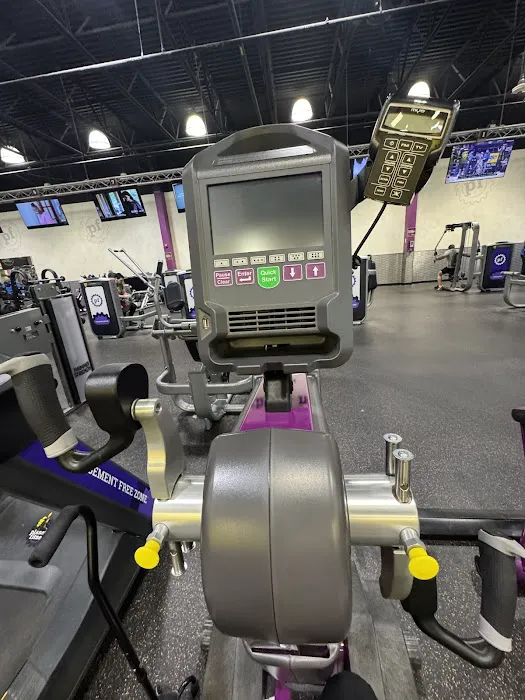 Planet Fitness Picture 9