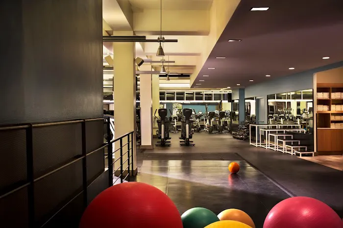 Equinox Greenwich Avenue Picture 3