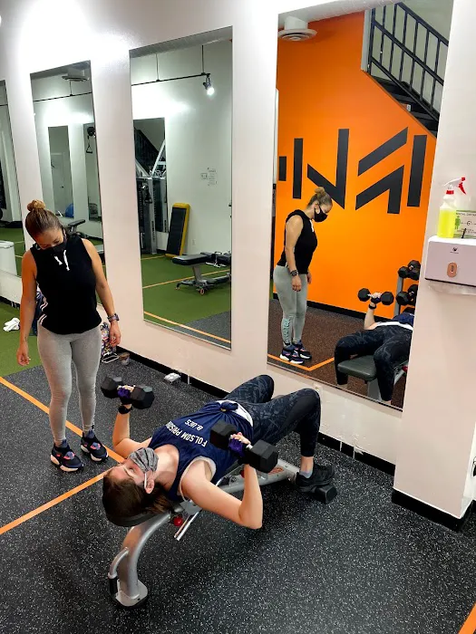 Fitness Lounge Picture 10