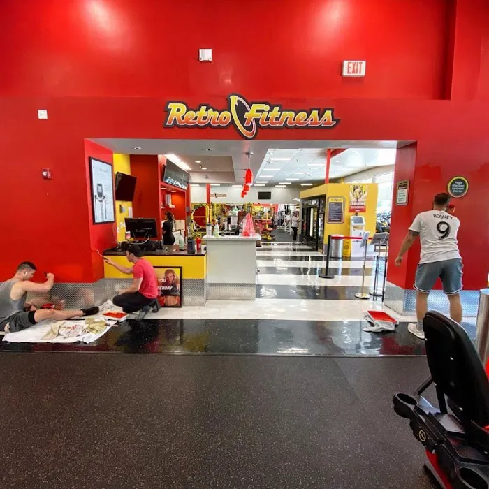 Retro Fitness Picture 8