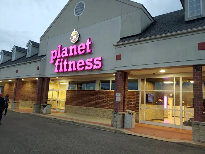 Planet Fitness Picture 9