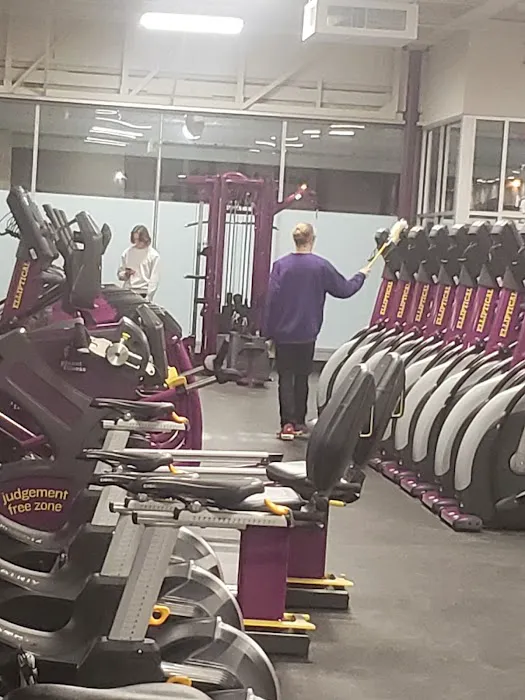 Planet Fitness Picture 10