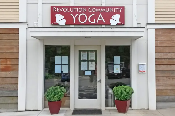 Revolution Community Yoga Picture 5