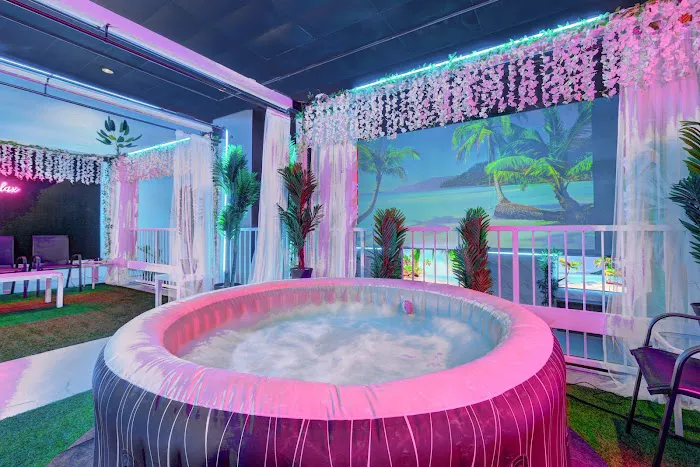 Aquatic Cinema Fitness Club (ACFC Studio) (Hot Tub Yoga) Picture 5