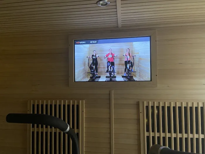 HOTWORX - Brookhaven, GA Picture 2