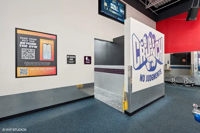 Crunch Fitness - Perimeter Picture 4