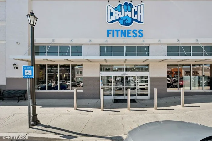 Crunch Fitness - Perimeter Picture 5