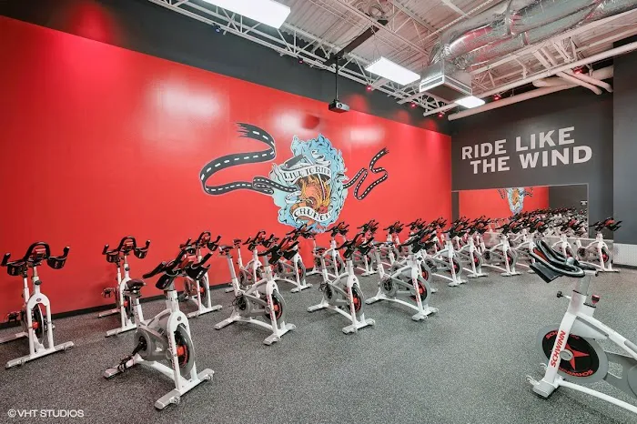 Crunch Fitness - Perimeter Picture 6