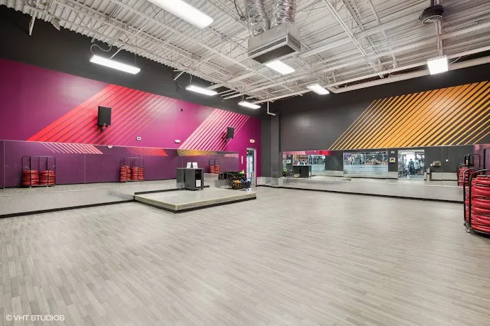 Crunch Fitness - Perimeter Picture 1