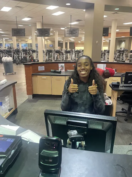 LA Fitness Picture 9