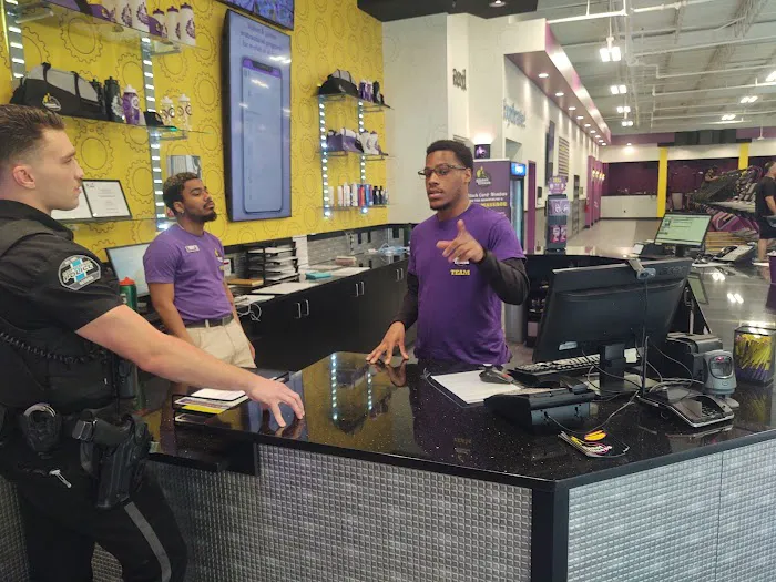 Planet Fitness Picture 9