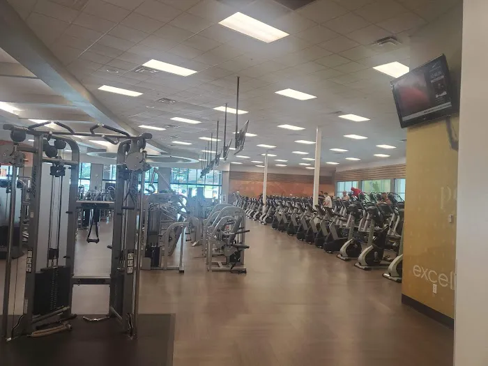 LA Fitness Picture 6