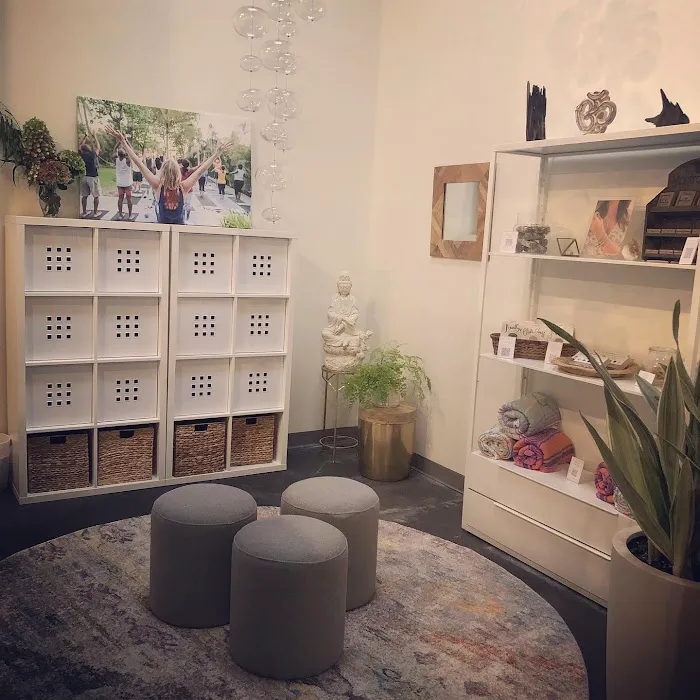 FORM {yoga} Picture 6